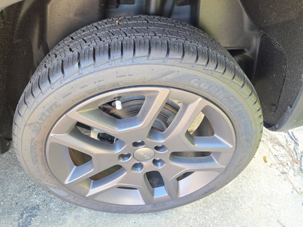 Used 2021 Jeep Renegade Latitude w/ Sun & Sound Group AWD/4WD image 19