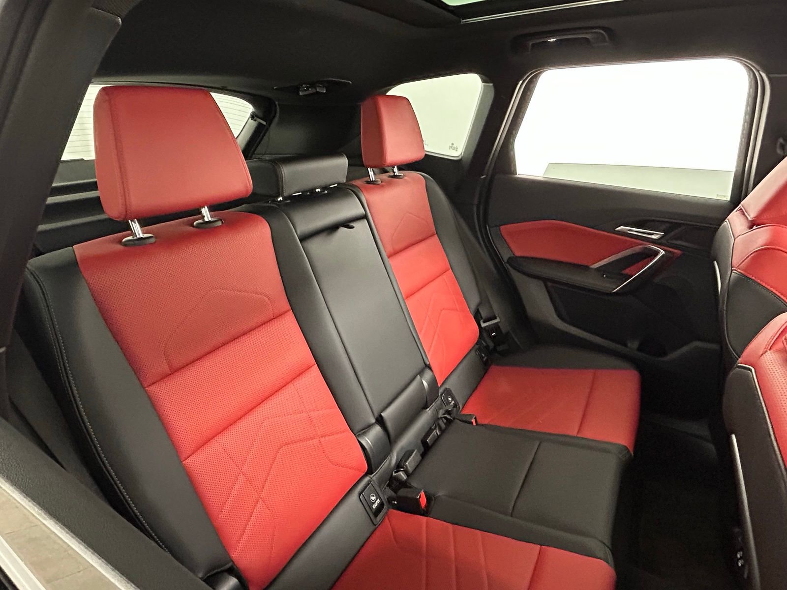 Used 2025 BMW X1 xDrive28i w/ Technology Package image 37