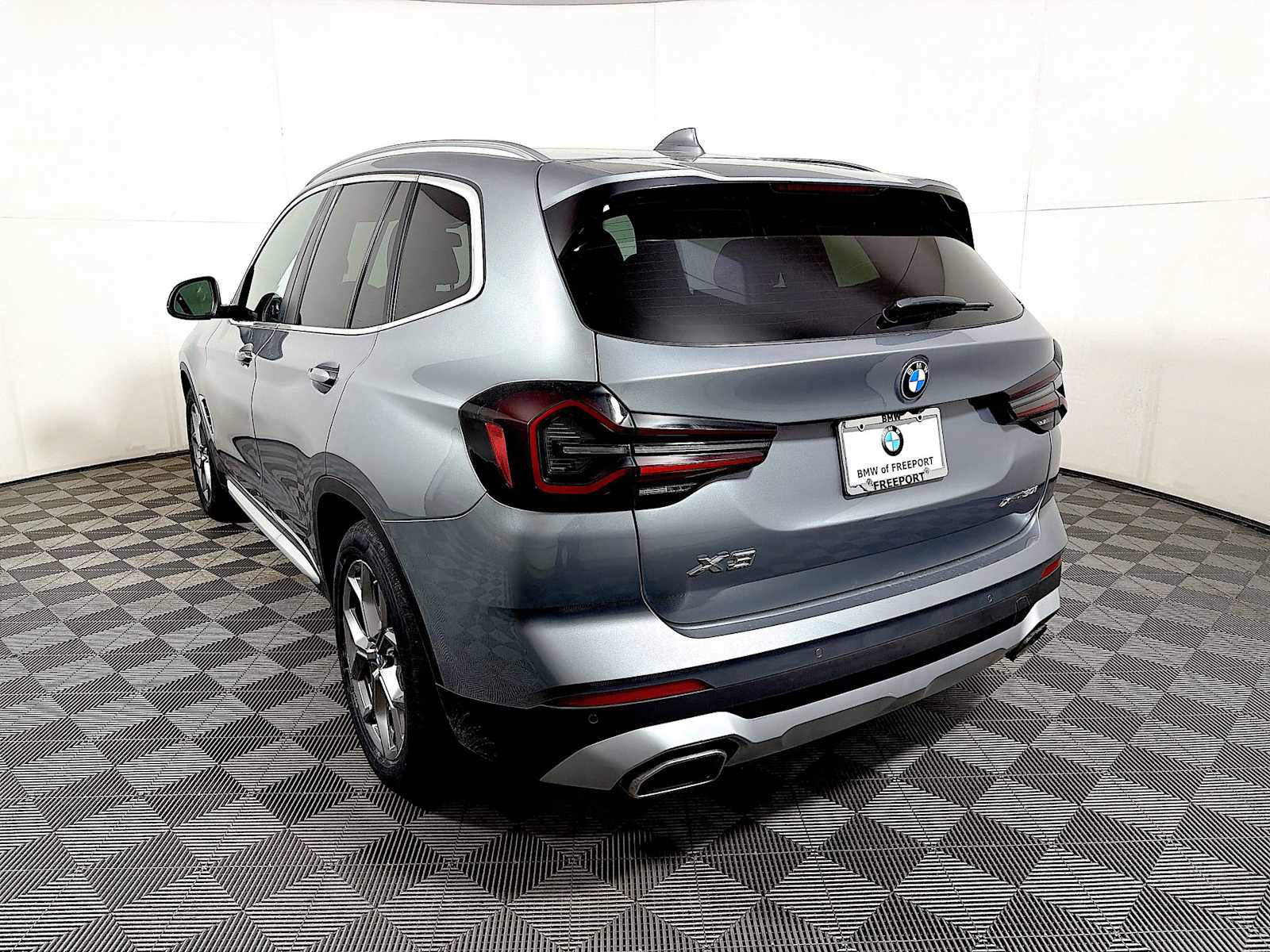 Used 2024 BMW X3 xDrive30i w/ Convenience Package AWD/4WD image 5