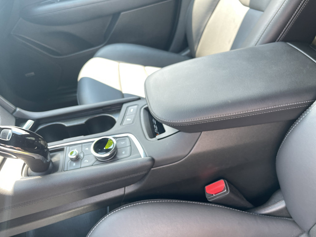 Used 2025 Cadillac XT5 Premium Luxury image 17