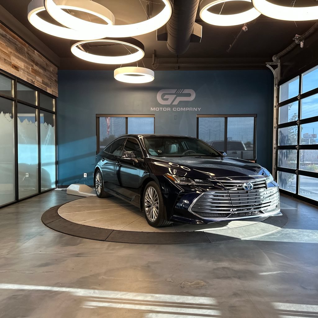 Used 2022 Toyota Avalon Limited w/ Advanced Safety Package FWD image 1