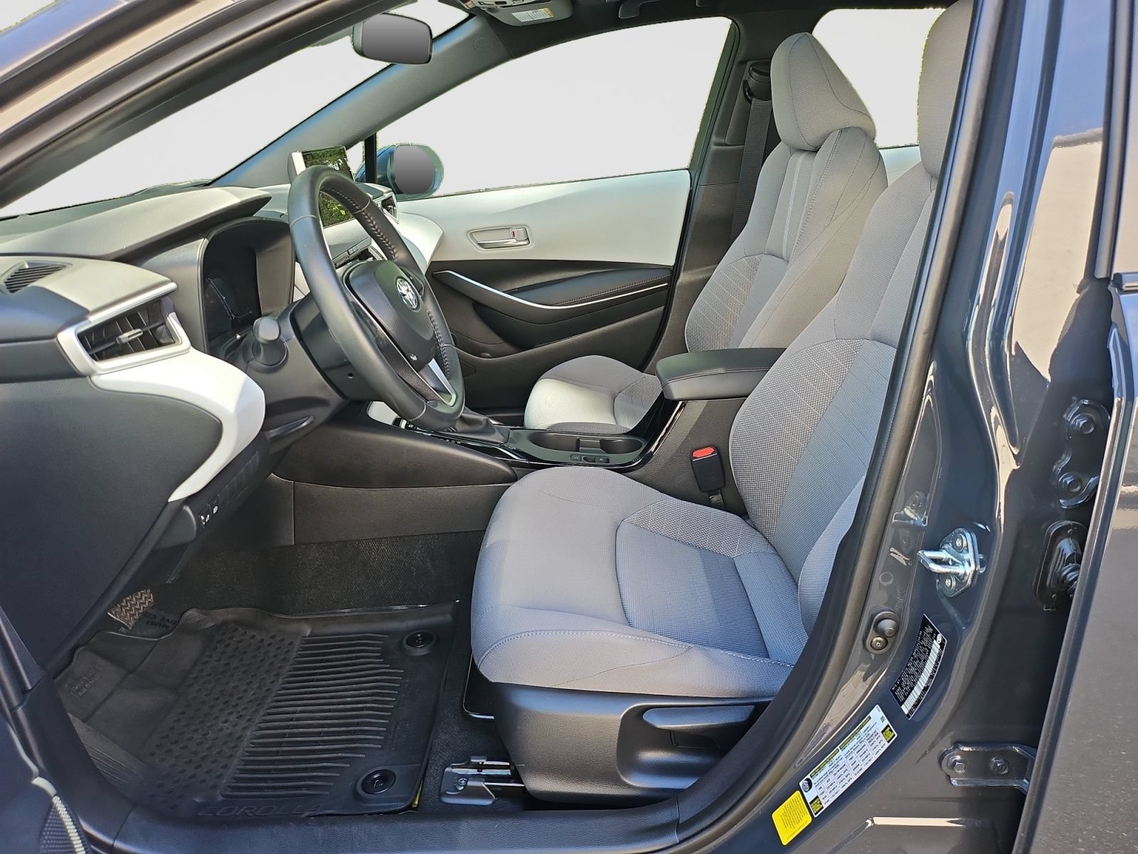 Used 2025 Toyota Corolla SE w/ SE Premium Package FWD image 22