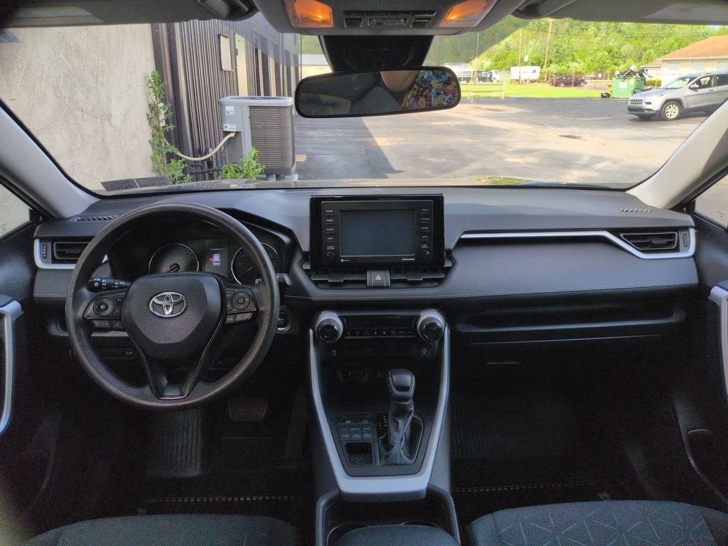 Used 2020 Toyota RAV4 XLE w/ Convenience Package AWD/4WD image 9