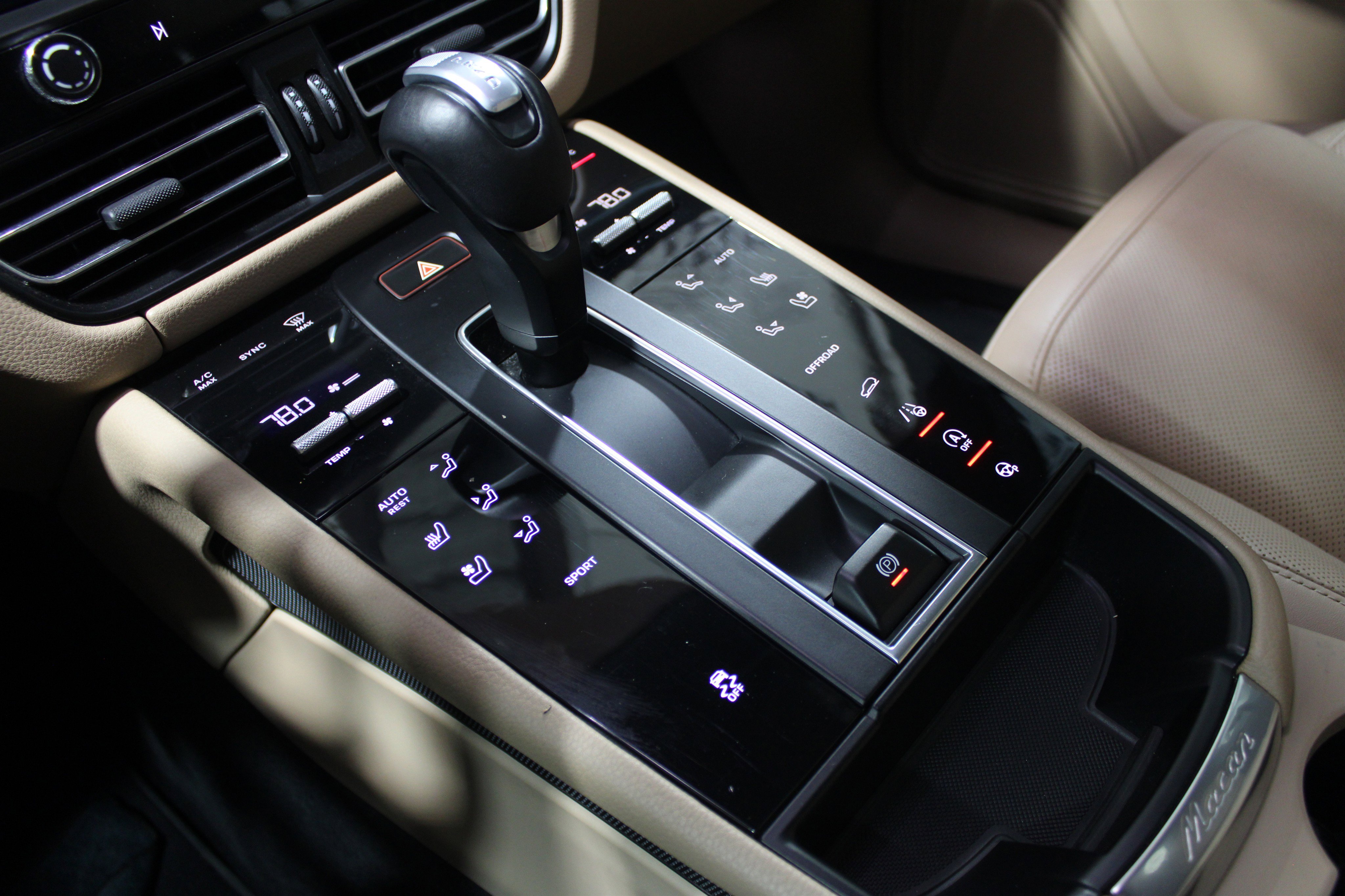 Used 2024 Porsche Macan Turbo image 17