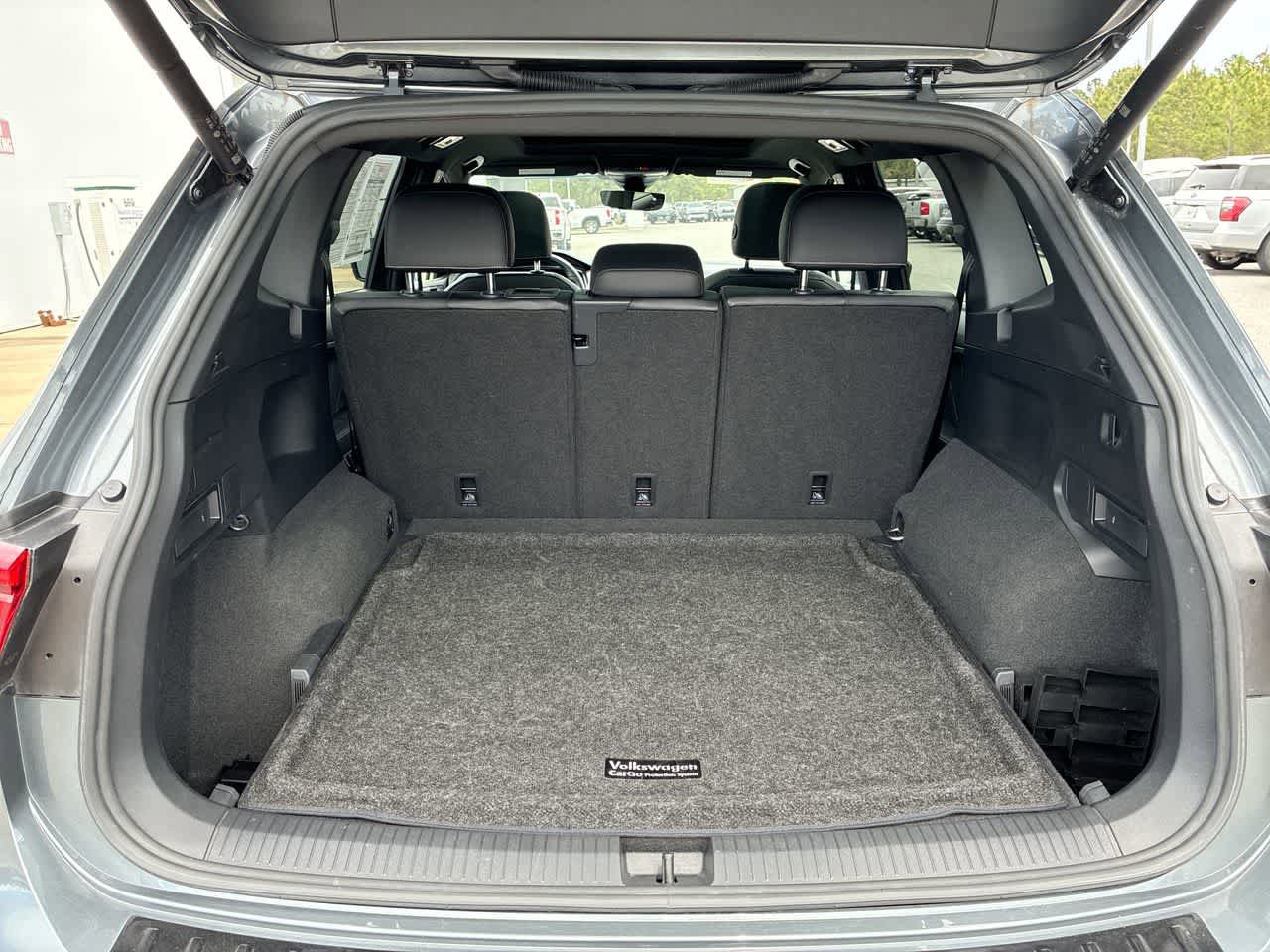 Used 2022 Volkswagen Tiguan SE R-Line image 25