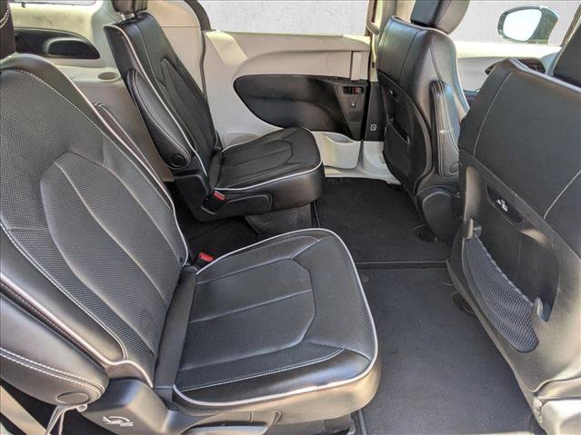 Used 2023 Chrysler Pacifica Limited FWD image 19