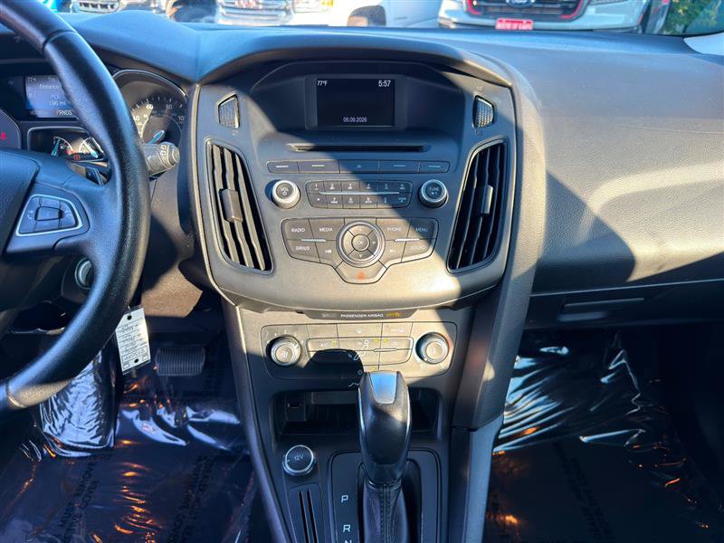 Used 2016 Ford Focus SE w/ SE Sport Package FWD image 13