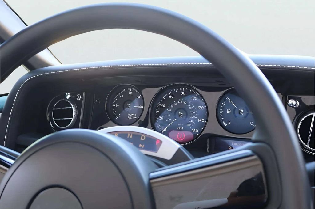 Used 2015 Rolls-Royce Phantom Drophead Coupe RWD image 14