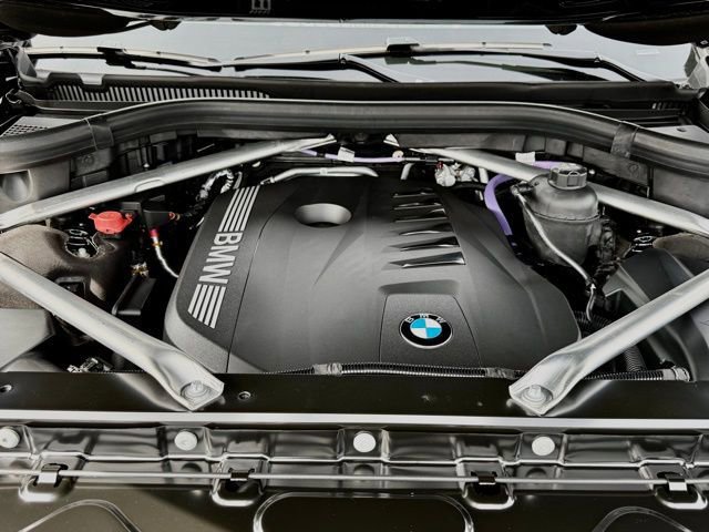 Used 2026 BMW X7 xDrive40i w/ M Sport Package AWD/4WD image 35