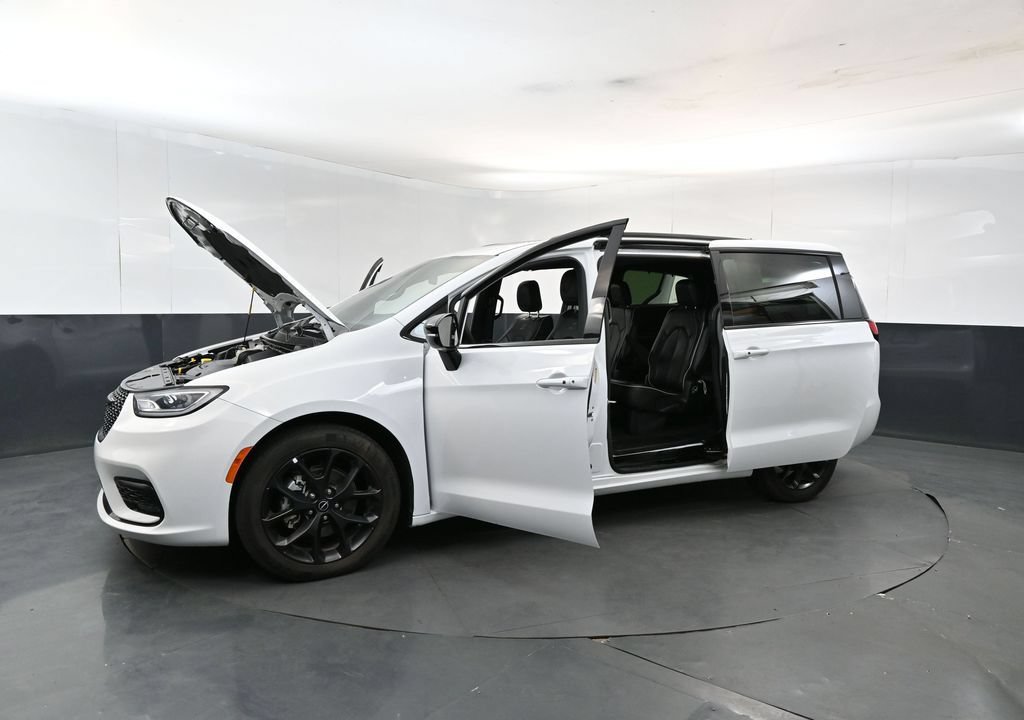 Used 2025 Chrysler Pacifica Limited FWD image 27