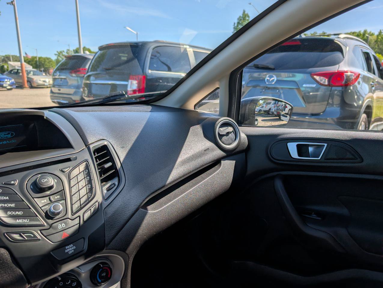 Used 2015 Ford Fiesta SE FWD image 25