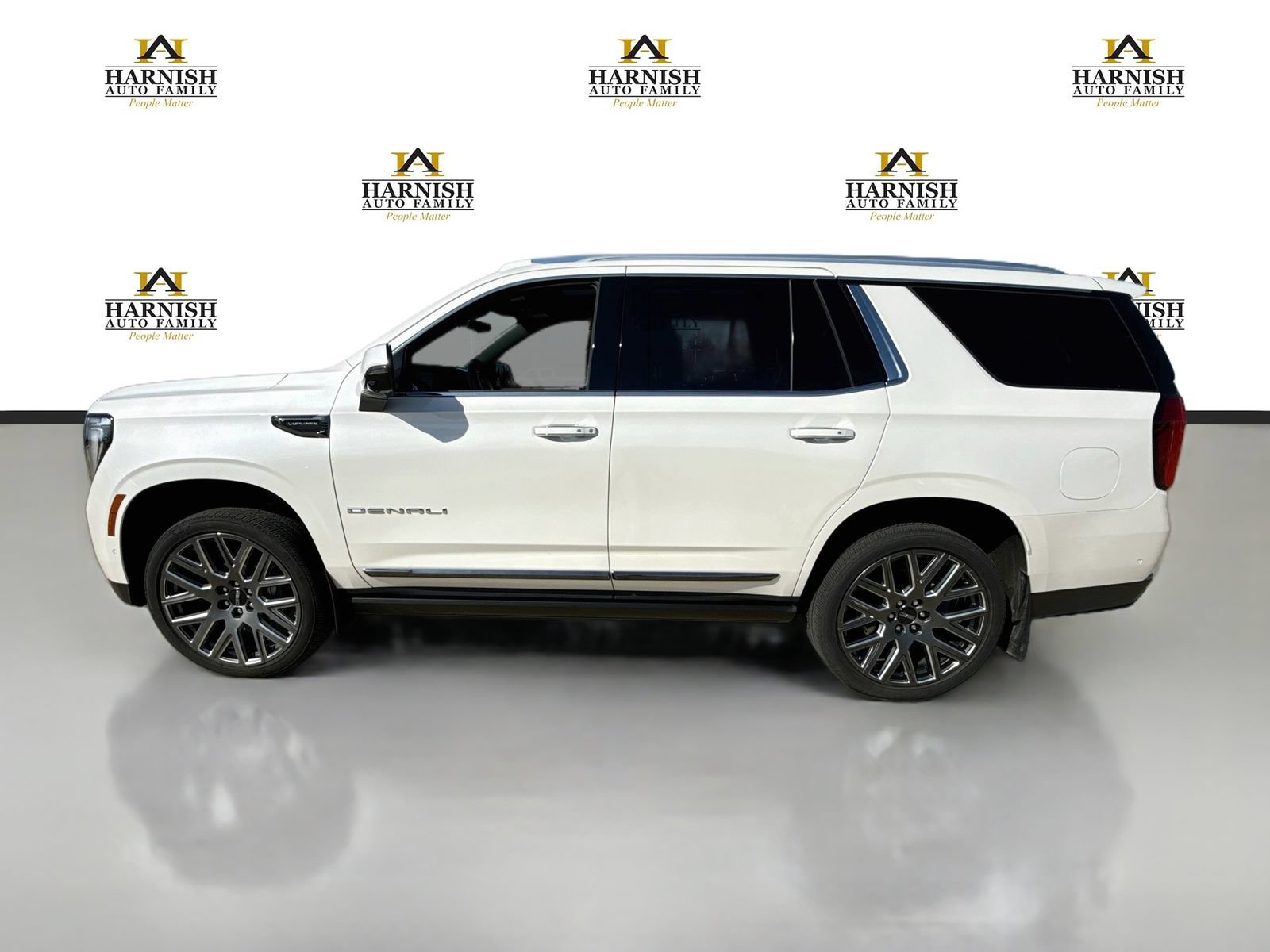 Used 2025 GMC Yukon Denali Ultimate AWD/4WD image 3