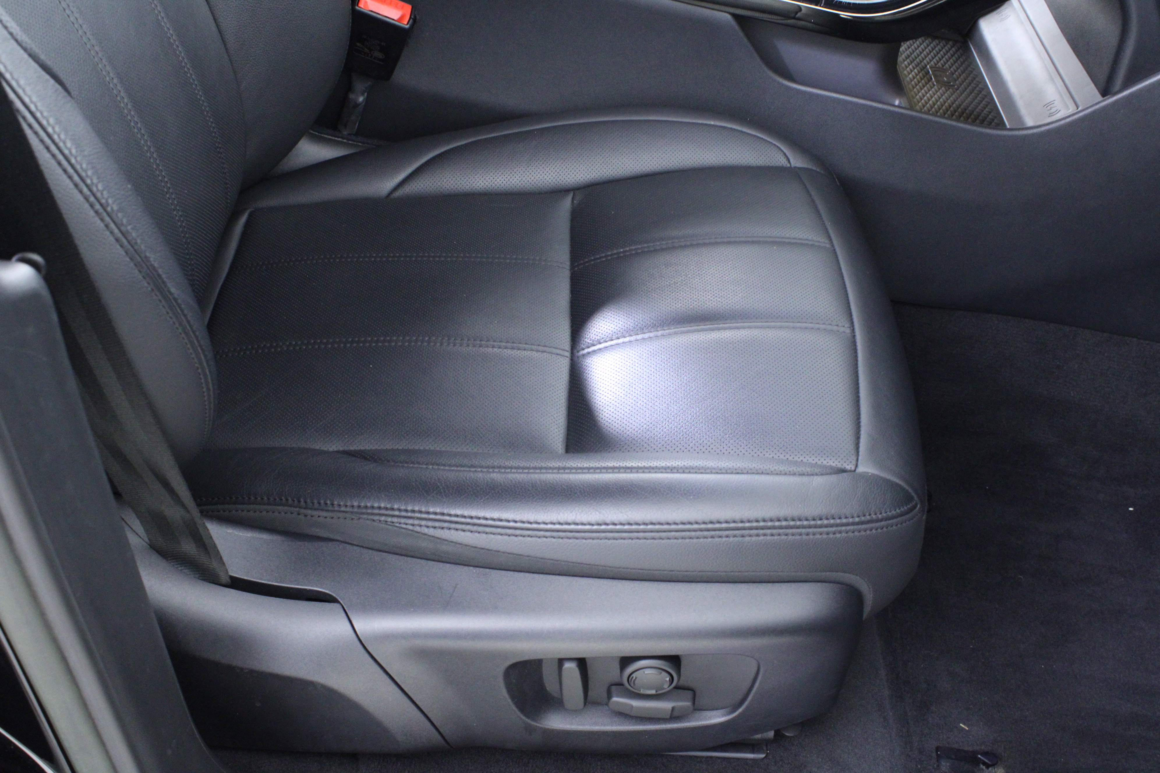 Used 2023 Land Rover Range Rover Evoque R-Dynamic SE image 15