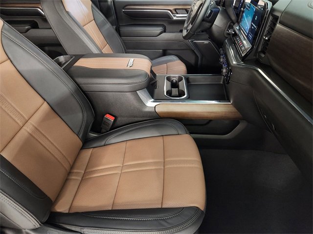 Used 2024 Chevrolet Silverado 2500 High Country w/ High Country Premium Package image 3