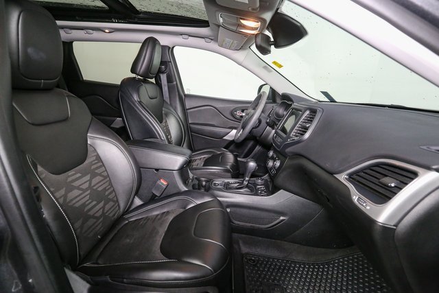 Used 2022 Jeep Cherokee Latitude w/ Sun & Sound Group image 16