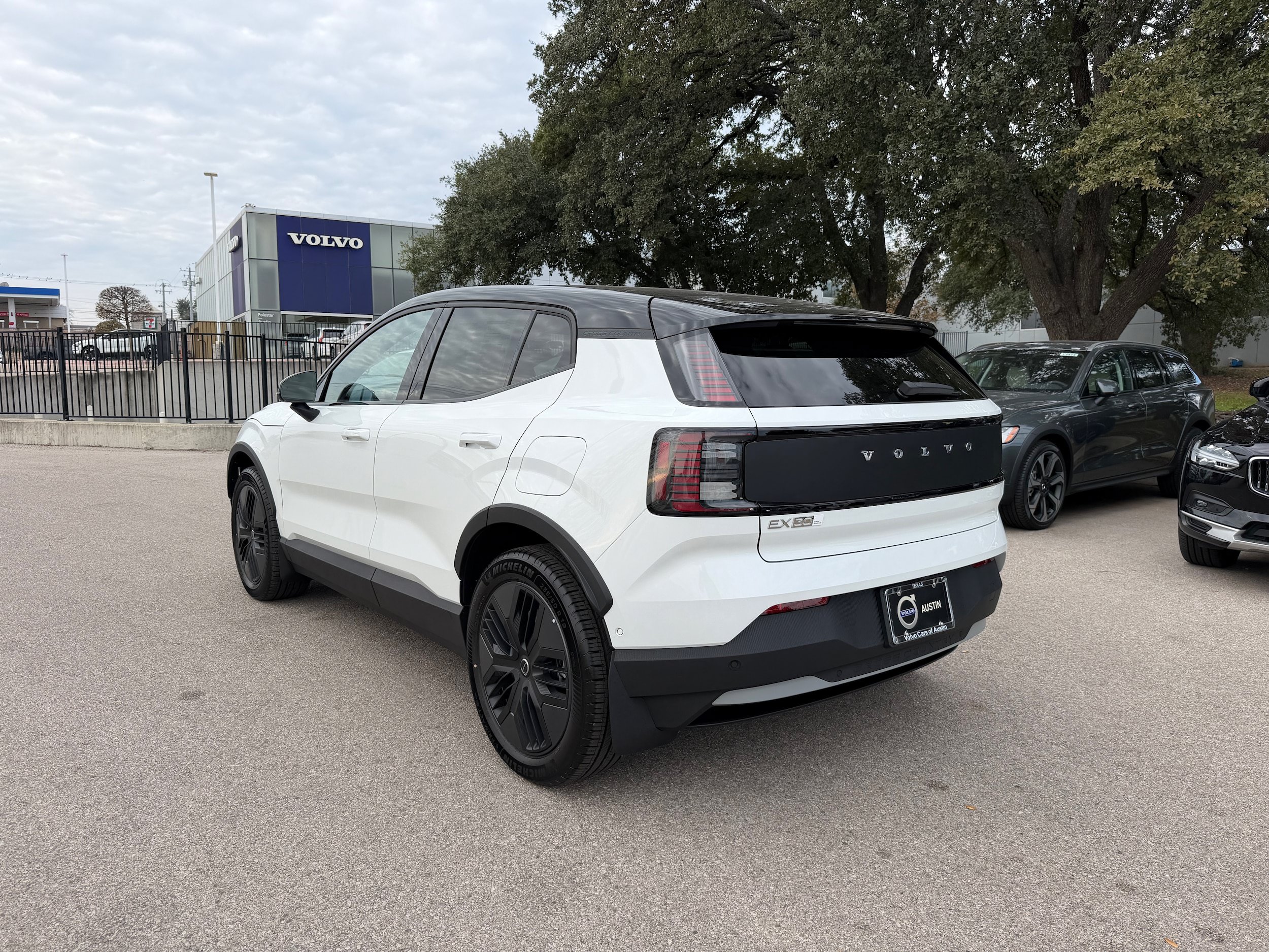New 2026 Volvo EX30 Cross Country Ultra w/ Protection Package Premier AWD/4WD image 4