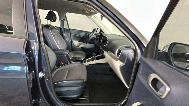 Used 2025 Hyundai Venue Limited FWD image 30