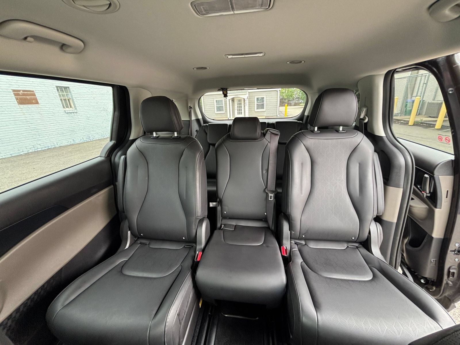 Used 2026 Kia Carnival FWD image 41