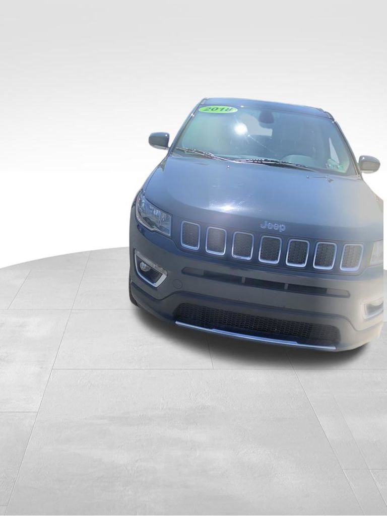 Used 2018 Jeep Compass Limited w/ Navigation Group AWD/4WD image 18