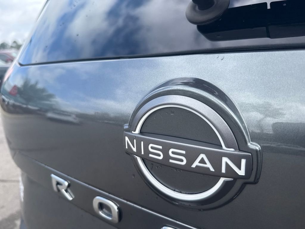 Used 2023 Nissan Rogue S image 40