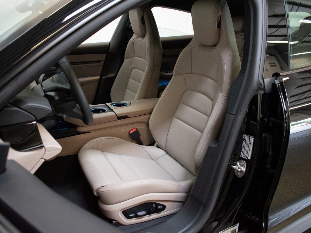 Used 2025 Porsche Taycan image 5