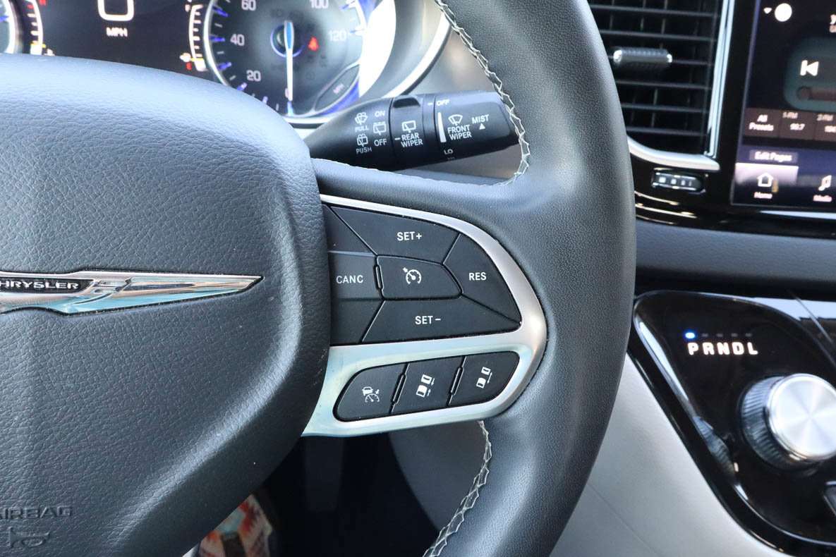 Used 2023 Chrysler Pacifica Touring-L FWD image 29