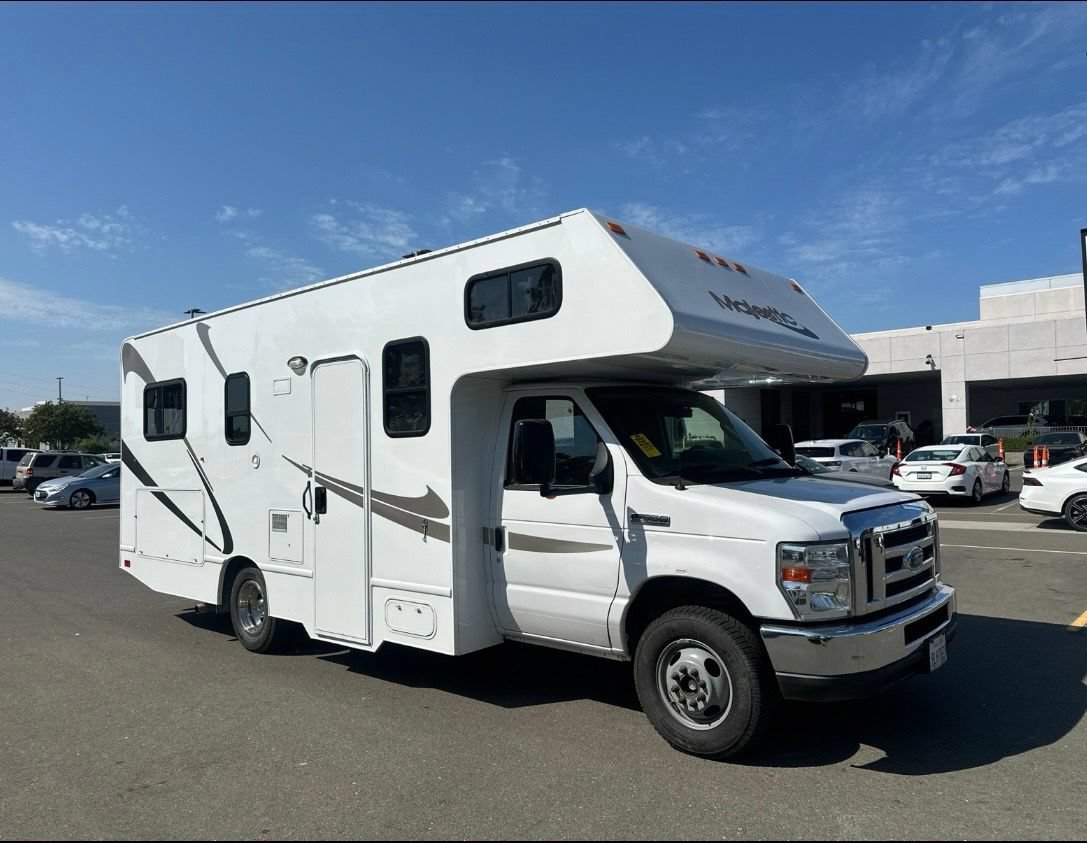 Used 2018 Ford E-350 and Econoline 350 Super Duty w/ Motorhome Prep Package RWD image 2
