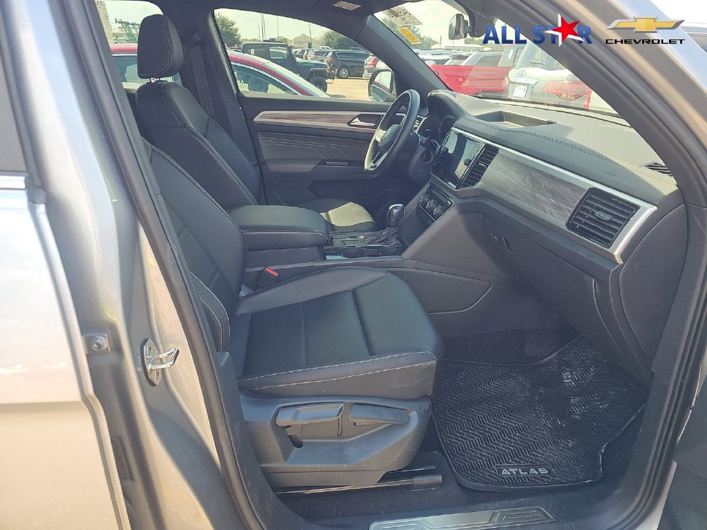Used 2023 Volkswagen Atlas Cross Sport SE FWD image 7