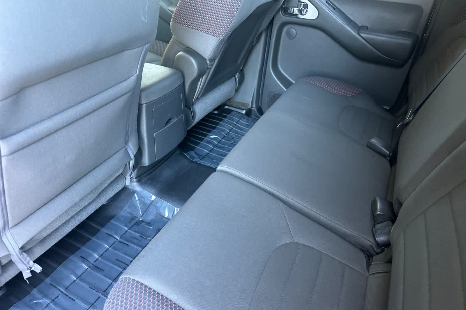 Used 2012 Nissan Frontier PRO-4X AWD/4WD image 4