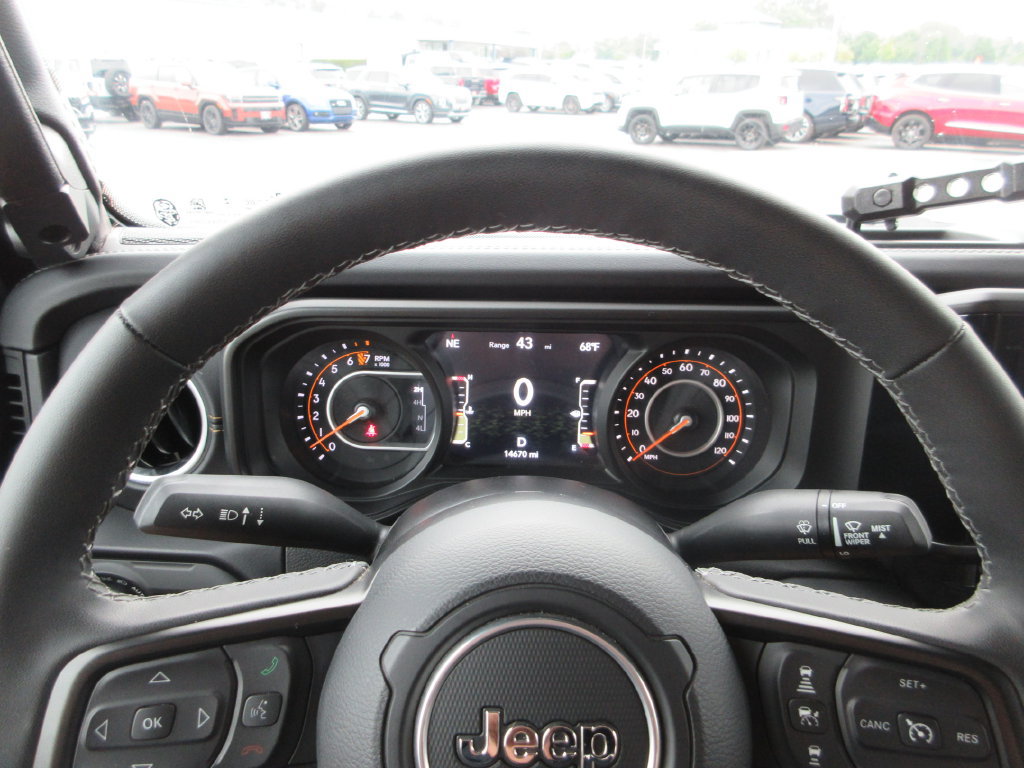 Used 2025 Jeep Gladiator Overland AWD/4WD image 28
