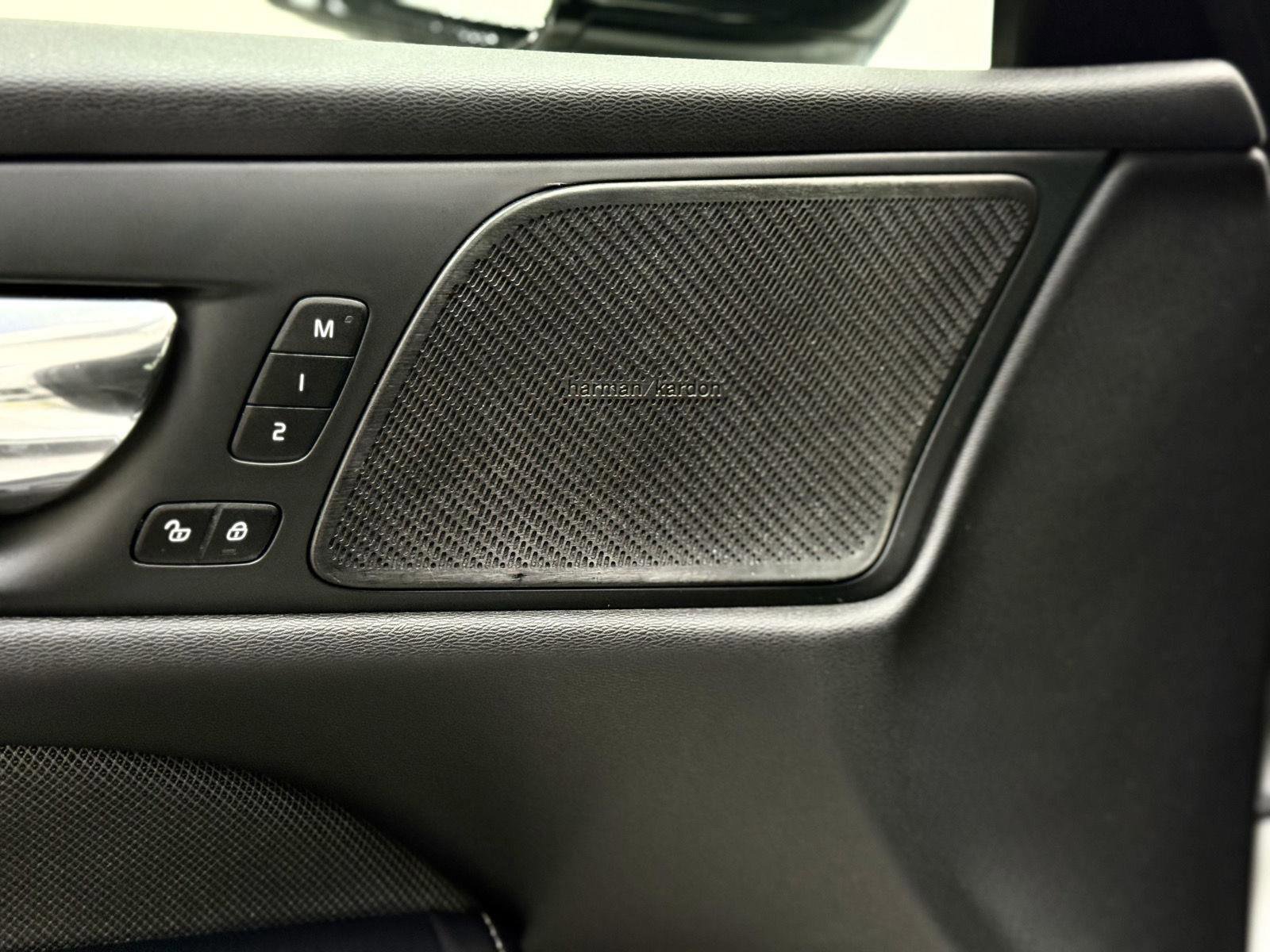 Used 2019 Volvo S60 T5 R-Design image 12