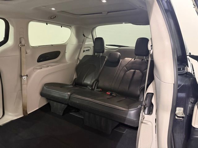 Used 2019 Chrysler Pacifica Limited w/ Tire & Wheel Group image 24