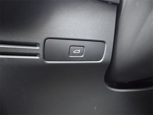 Used 2024 Volvo XC40 B5 Plus w/ Protection Package Premier image 27