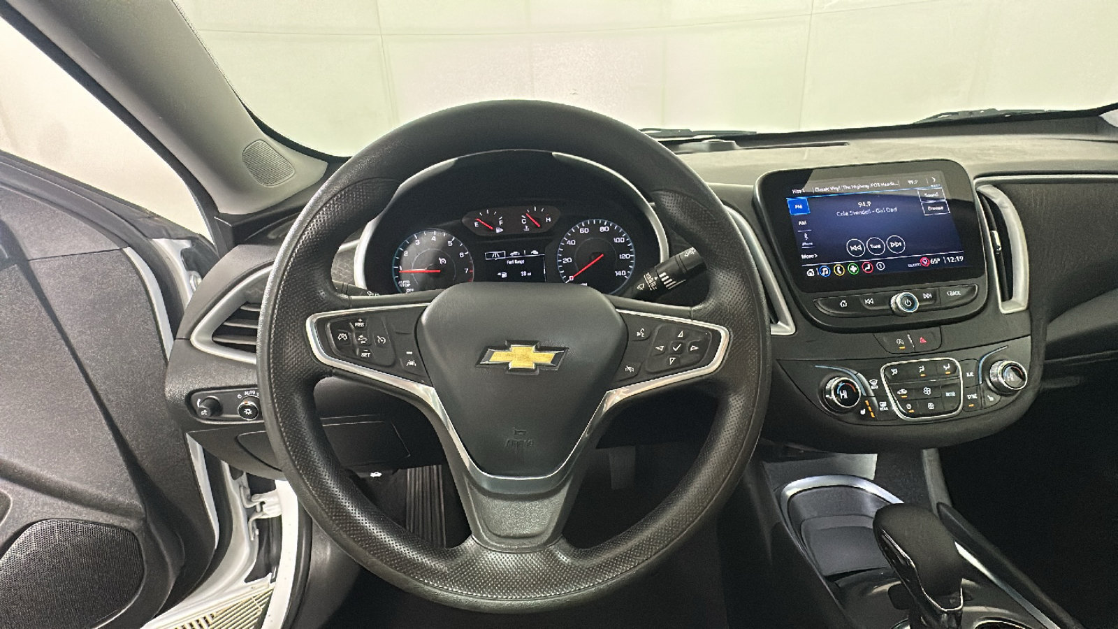 Used 2023 Chevrolet Malibu LT FWD image 16