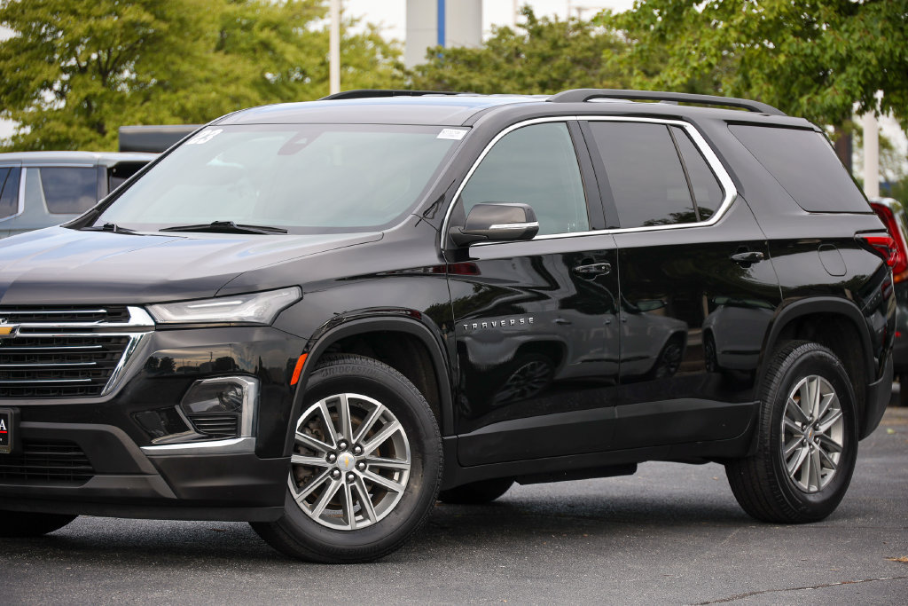 Used 2023 Chevrolet Traverse LT FWD image 17