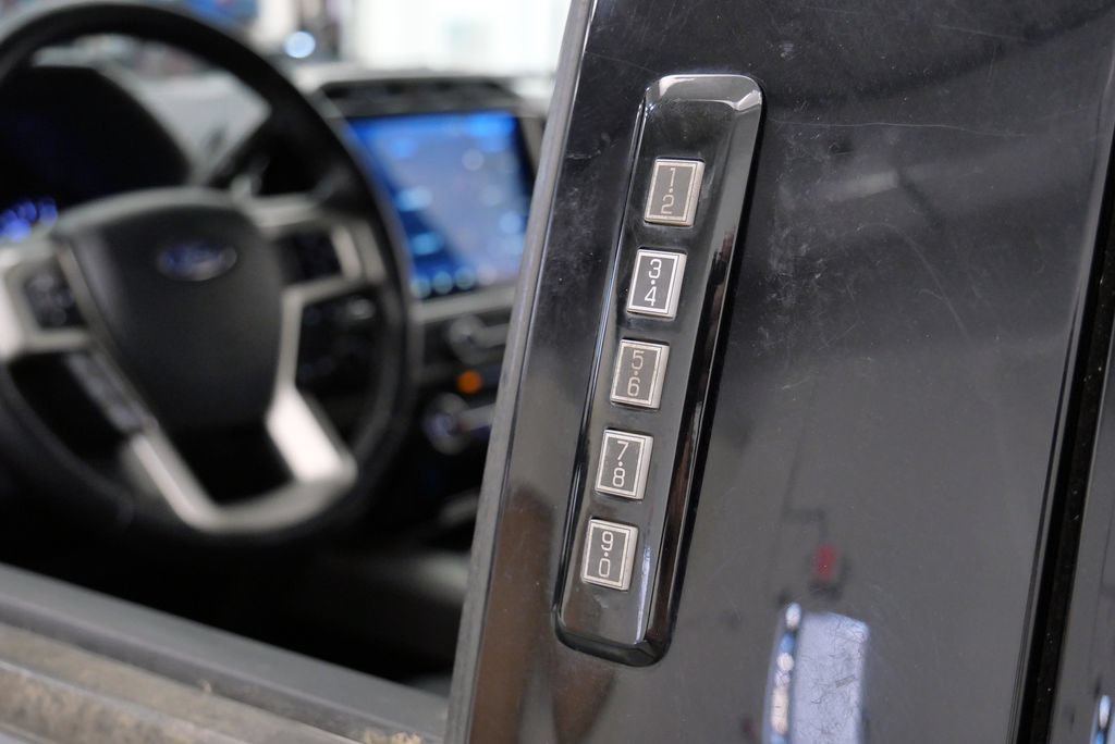Used 2022 Ford F250 Lariat w/ Lariat Ultimate Package AWD/4WD image 16
