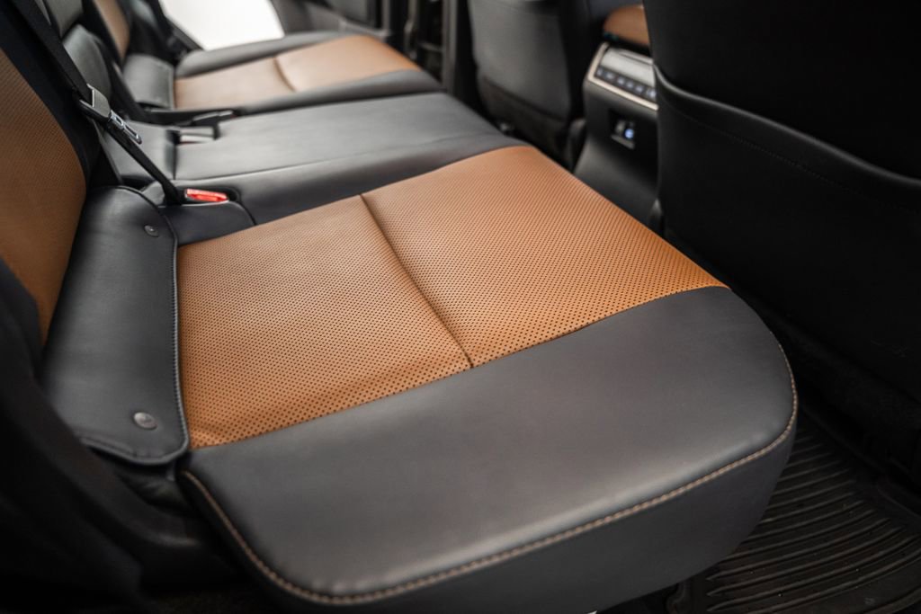 Used 2025 Lexus GX 550 w/ Cold Area Package image 38