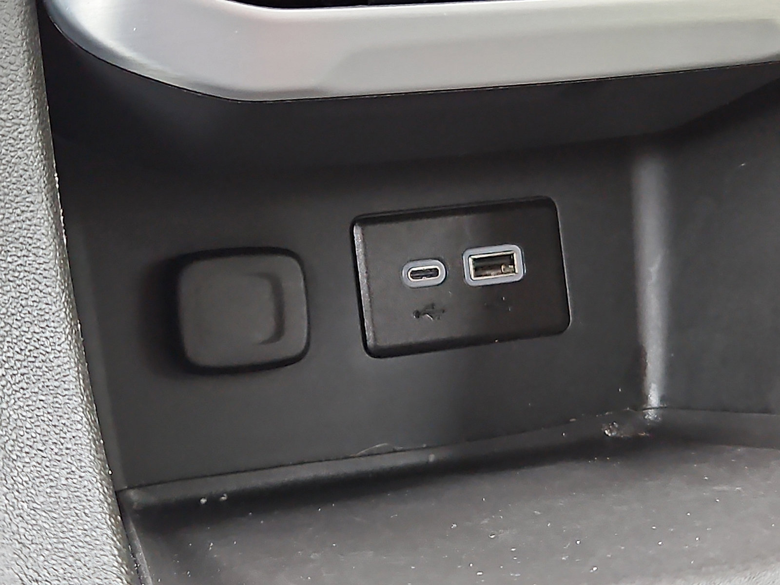 Used 2023 GMC Acadia SLE w/ Driver Convenience Package image 22