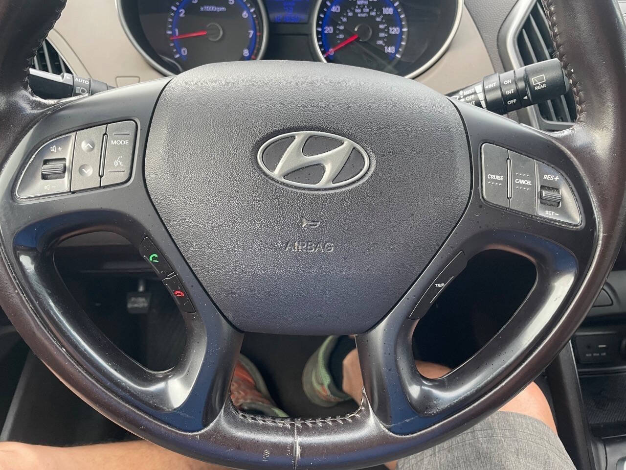 Used 2015 Hyundai Tucson SE FWD image 16