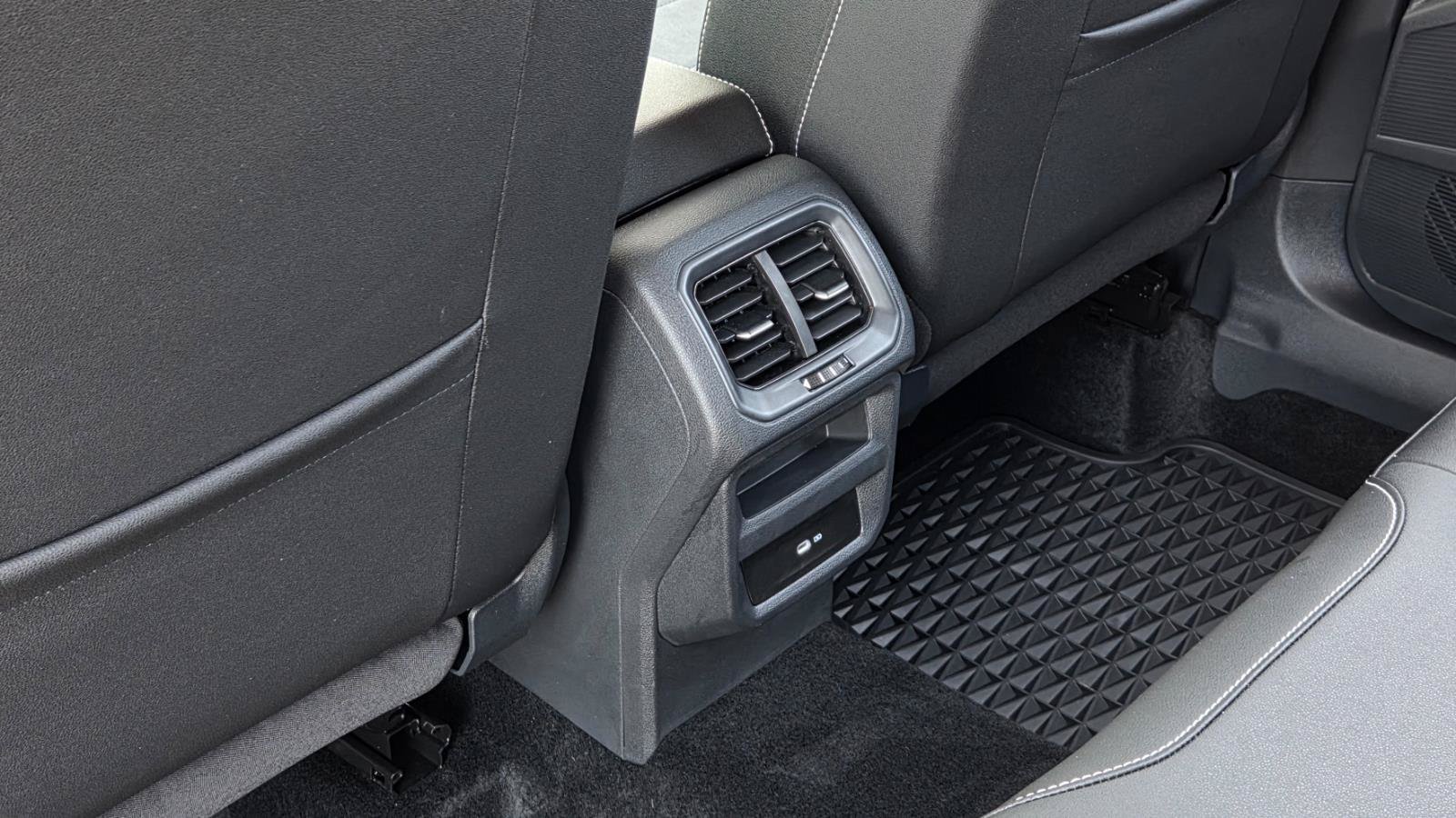 Certified 2024 Volkswagen Taos SE AWD/4WD image 49