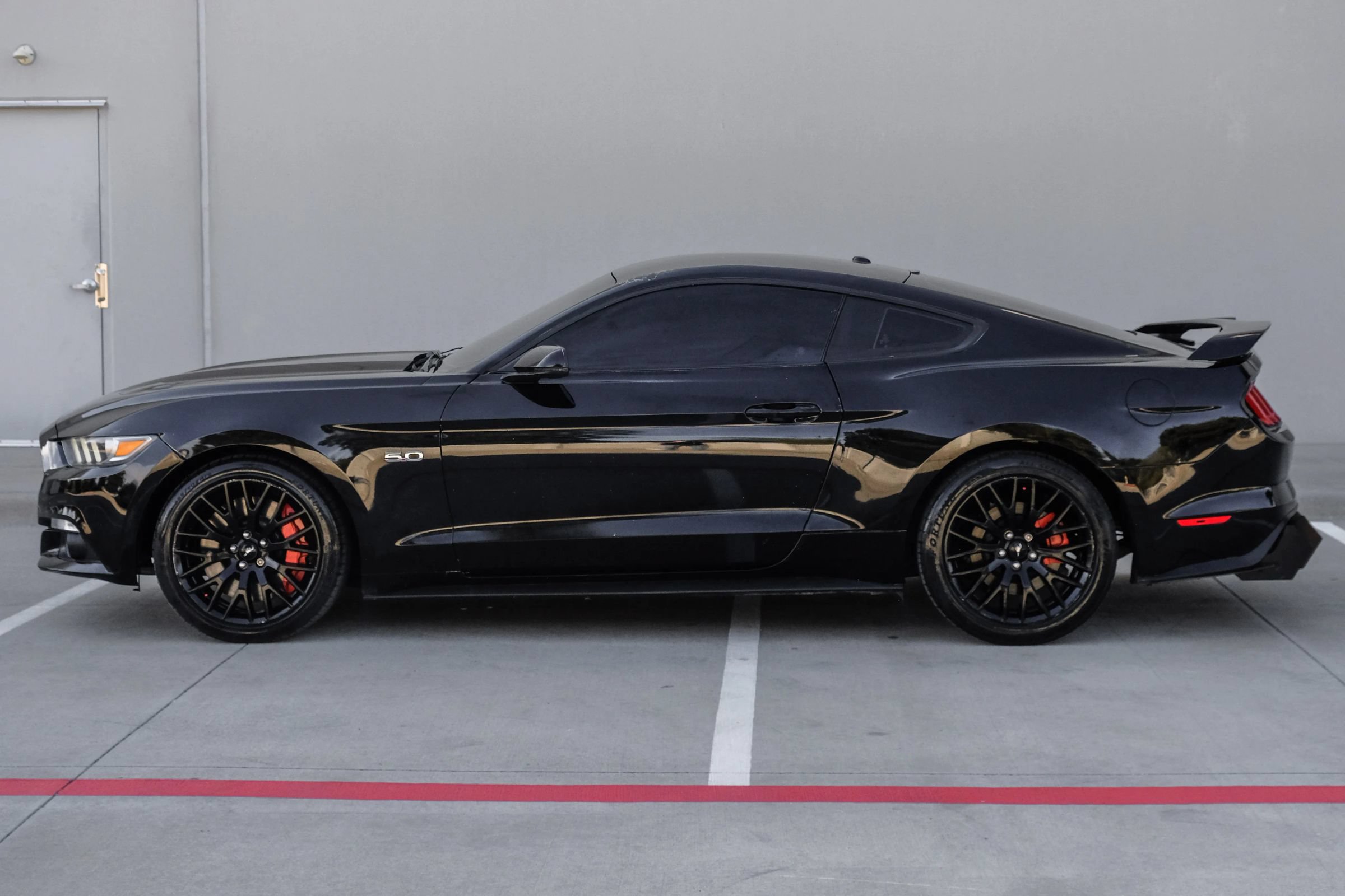 Used 2017 Ford Mustang GT Premium w/ GT Performance Package RWD image 11