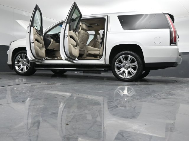 Used 2018 Cadillac Escalade ESV Premium Luxury AWD/4WD image 58