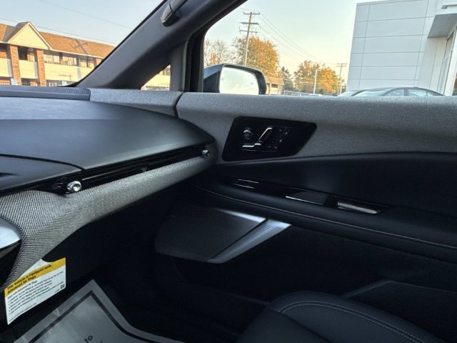 Certified 2025 Cadillac Optiq Sport 2 w/ LPO, Floor Liner Package AWD/4WD image 44