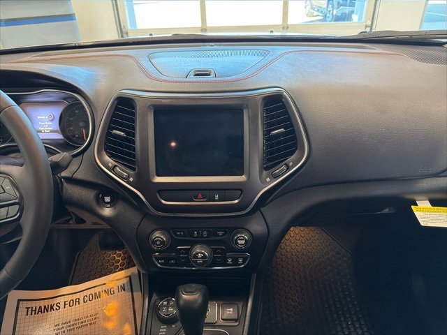 Used 2022 Jeep Cherokee Trailhawk w/ Comfort/Convenience Group image 19