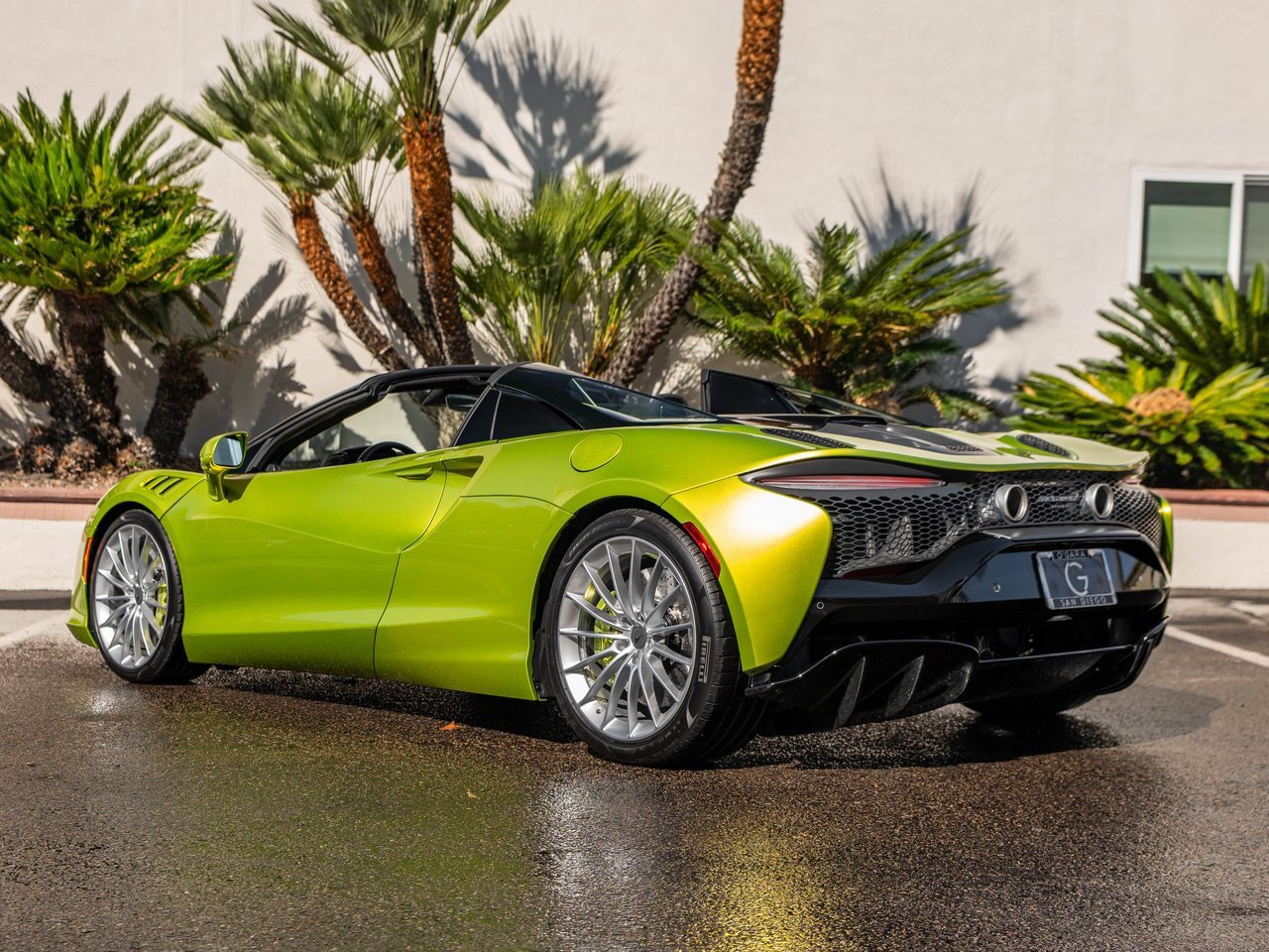 Used 2025 McLaren Artura Spider image 15