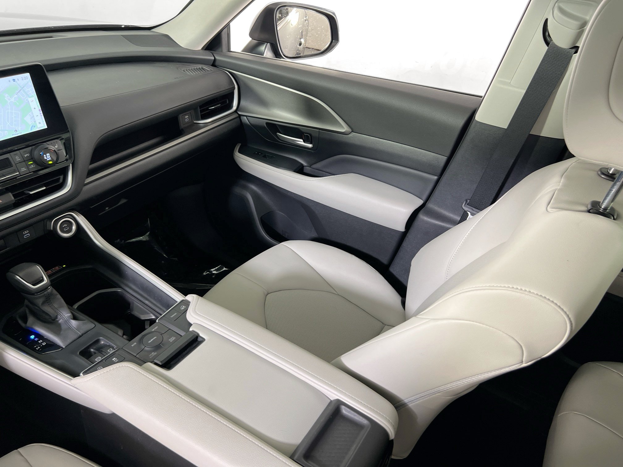 Used 2025 Toyota Grand Highlander AWD image 24