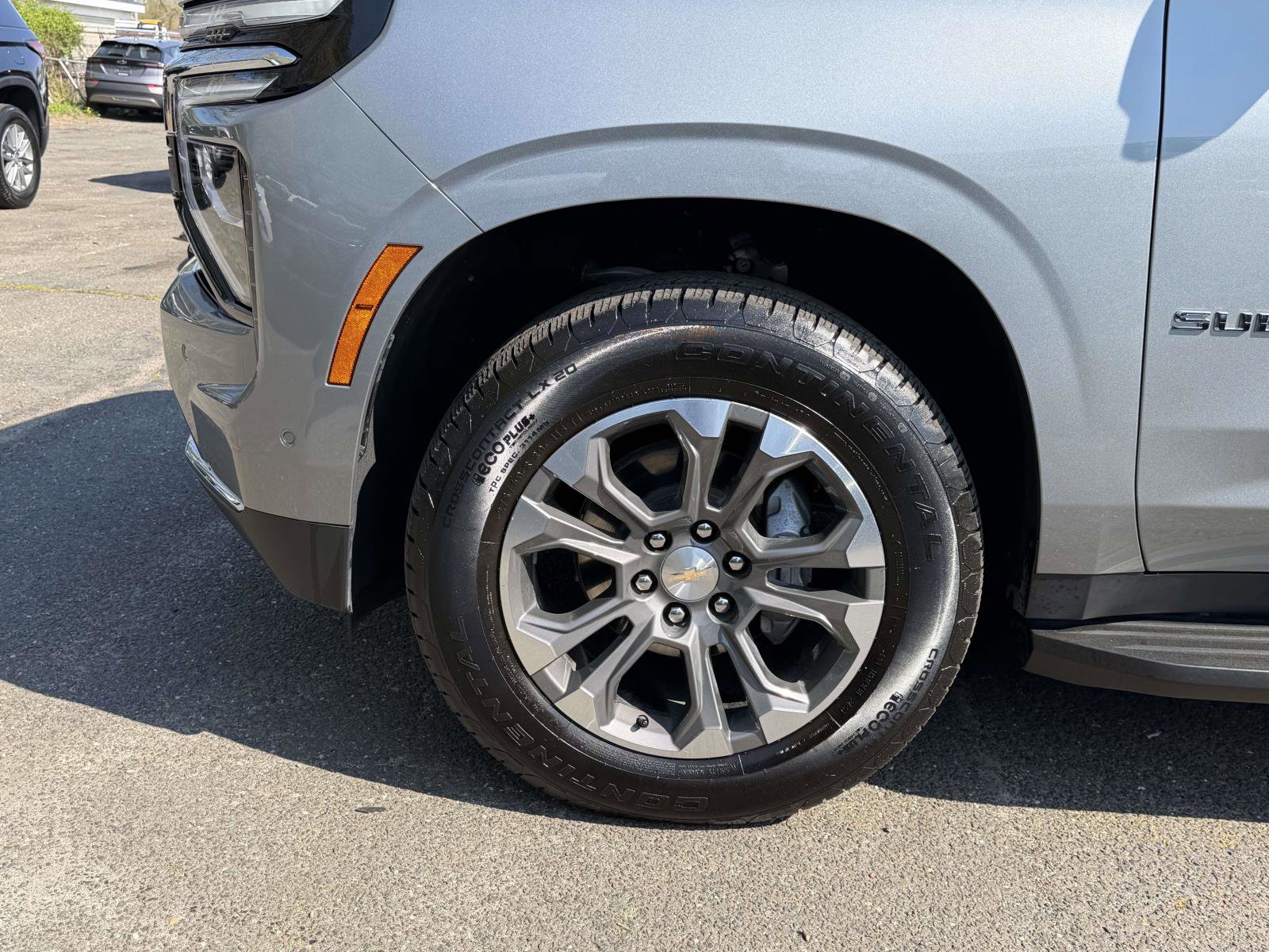 Certified 2025 Chevrolet Suburban LS AWD/4WD image 7