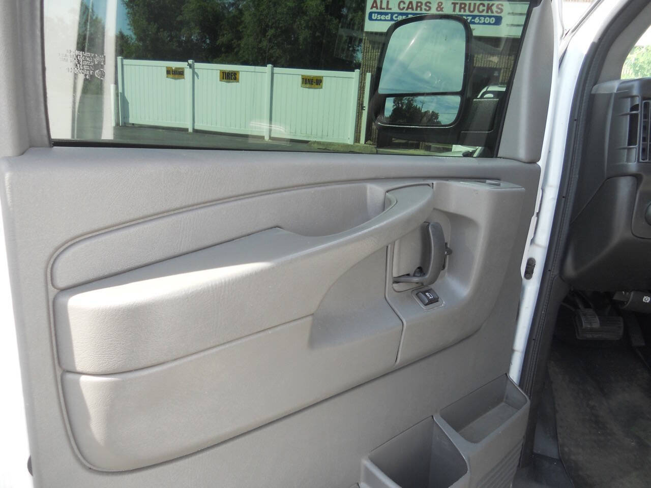 Used 2013 Chevrolet Express 2500 RWD image 23