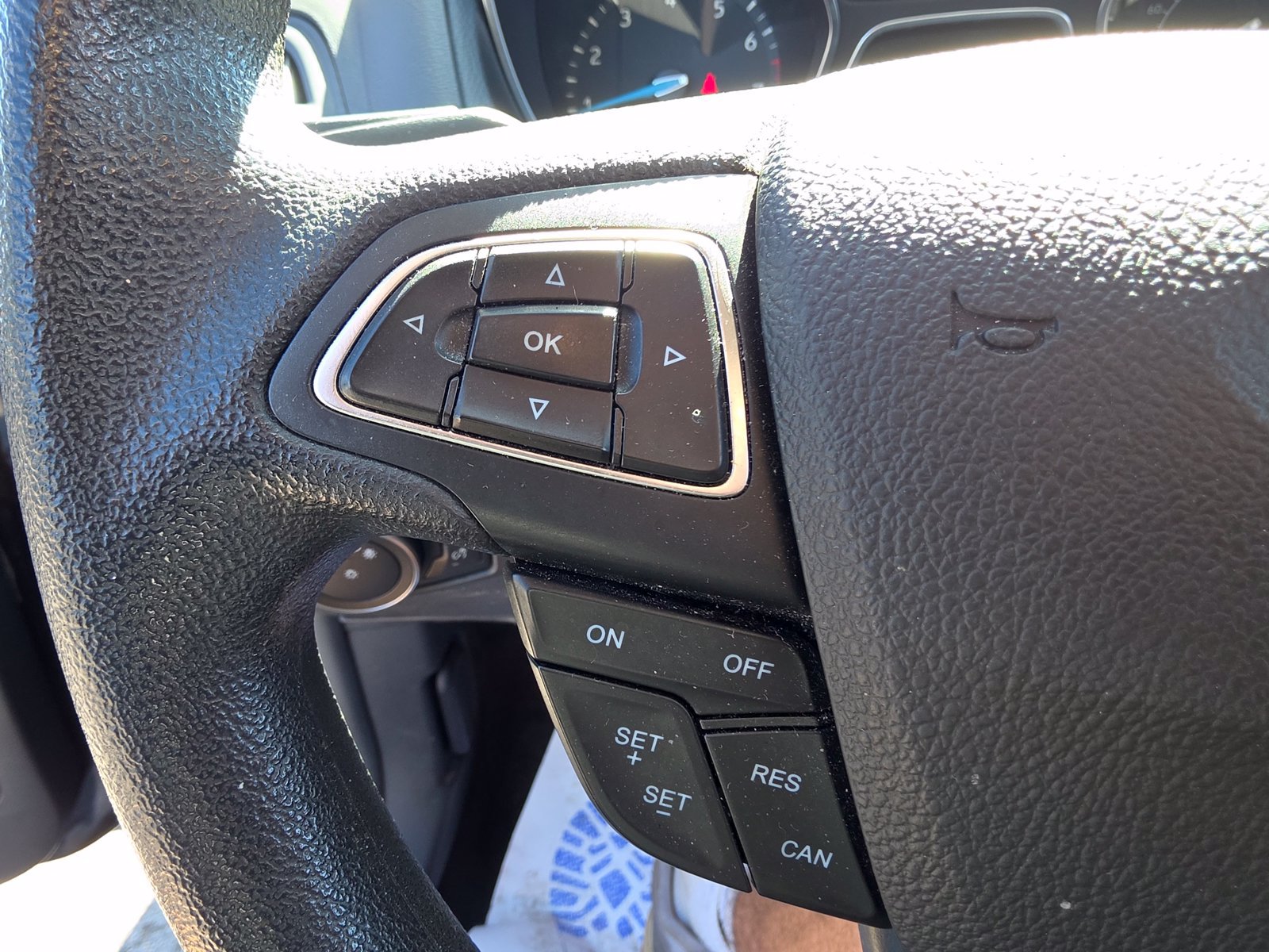 Used 2018 Ford Focus SE w/ SE Appearance Package FWD image 17