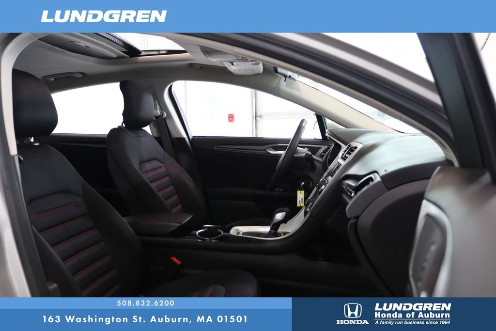 Used 2014 Ford Fusion SE w/ Equipment Group 201A FWD image 16